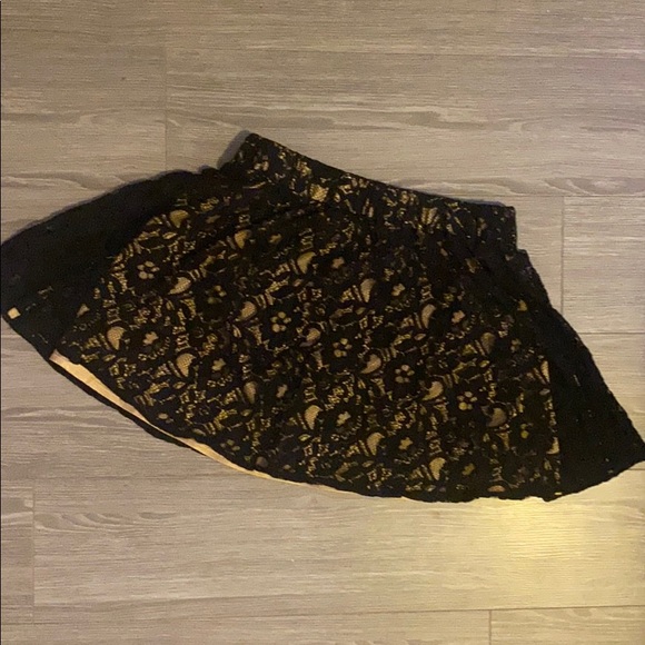 Black and gold guess skirt - Picture 6 of 6